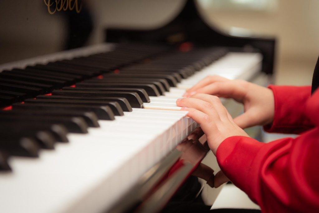 age to start piano lessons